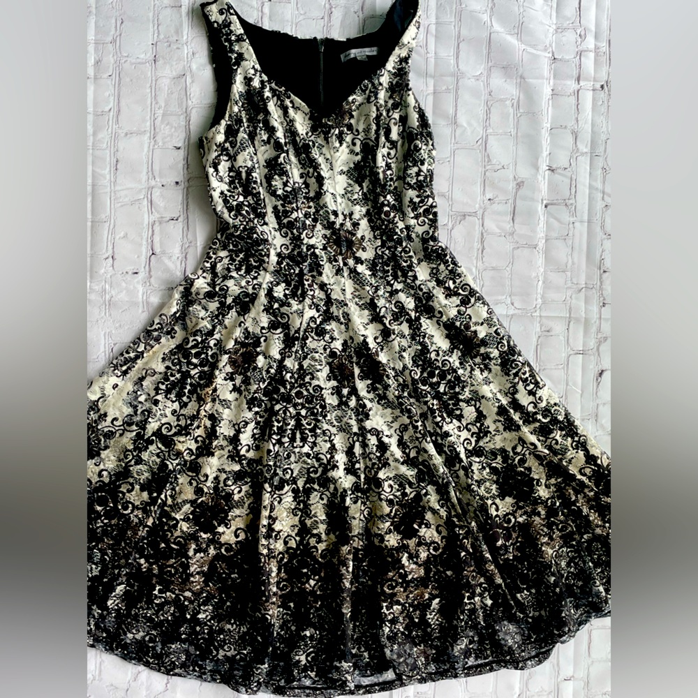 Black and white lace formal dress knee length size 6 very comfortable